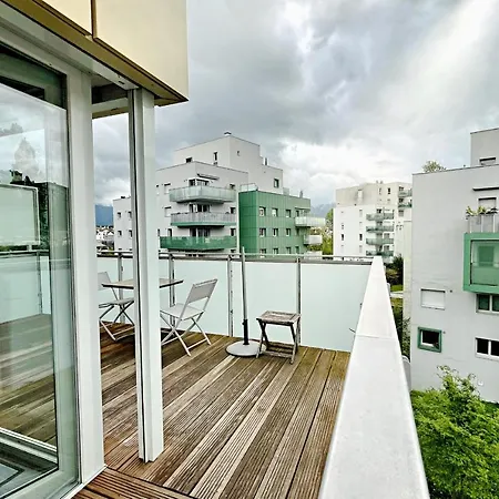 Top With Terrace Garage Apartment *
